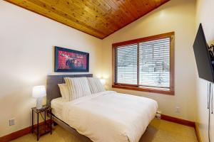 Katil atau katil-katil dalam bilik di Grizzly Lodge 306