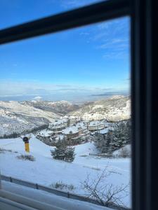 a view of a snowy mountain from a train window at Maribel Arttyco a pie de pista con Parking cubierto in Sierra Nevada +2 photos