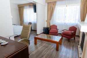 Posezení v ubytování Hotel Francisco De Aguirre