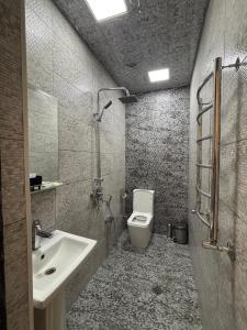 Koupelna v ubytování Mirvarim Hotel