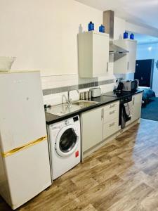 Kuchyň nebo kuchyňský kout v ubytování Studio Flat In Doncaster + 2 fotografie