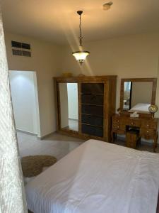 Katil atau katil-katil dalam bilik di Spacious 3BR PLUS MAID ROOM