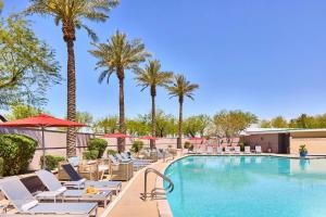 Bazén v ubytování Renaissance Phoenix Glendale Hotel & Conference Center nebo v jeho okolí