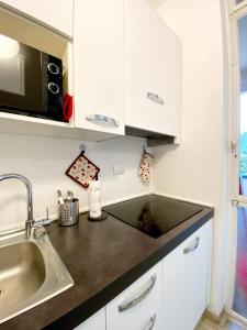 a kitchen counter with a sink and a microwave at "Suite Sesto" Metro M1 to Milano, Rho Fiera, Monza in Sesto San Giovanni