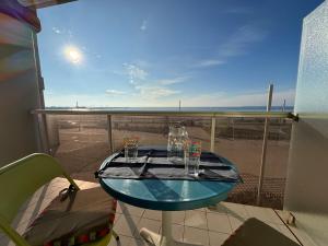 Balcon ou terrasse dans l'établissement L'écrin bleu - Vue Mer - Wifi - Central