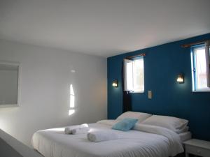 A bed or beds in a room at Theodosia Studios