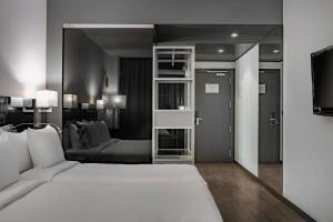 A television and/or entertainment centre at AC Hotel Atocha by Marriott