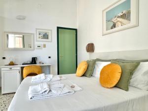 a bedroom with a bed with towels on it at Hotel Posta in Syracuse
