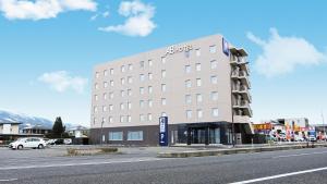 塩尻市にあるAB Hotel Shiojiriの通り沿いにある大きな建物