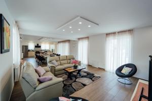 Χώρος καθιστικού στο Luxury villa La Perla with heated pool