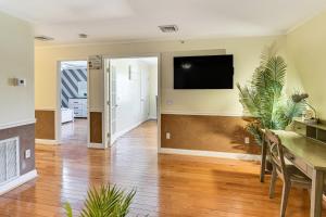 Gallery image of Walk to Waterfront Cozy Fall River Condo in Fall River