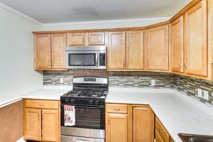 Gallery image of Walk to Waterfront Cozy Fall River Condo in Fall River