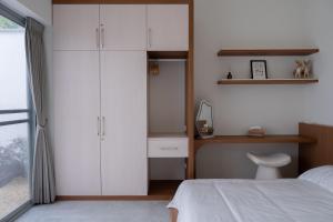 Ένα ή περισσότερα κρεβάτια σε δωμάτιο στο 微風徐徐 Breezy Stay & 漫步阿里 Stroll Ali