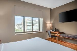 Postel nebo postele na pokoji v ubytování AC Hotel Aitana by Marriott