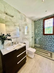 Koupelna v ubytování Ca'n Mutxo, vistas increíbles, piscina y barbacoa