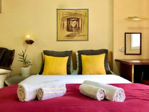 Postel nebo postele na pokoji v ubytování Urban Boutique Hotel