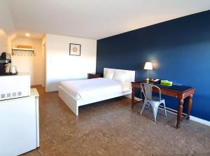 Rúm í herbergi á Cloud 9 Inn
