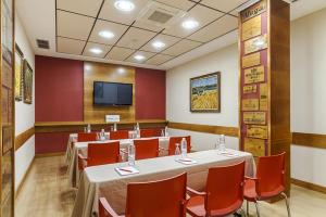 TV a/nebo společenská místnost v ubytování Hotel Condes de Haro