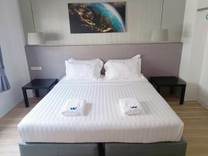 Postel nebo postele na pokoji v ubytování Whale Hostel Cha-Am