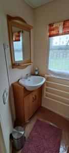 Fotografie z fotogalerie ubytování Beau mobilhome isolé, style anglais de 40m2 v destinaci Lussac-les-Châteaux