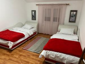 Postel nebo postele na pokoji v ubytování Apartmani Breze