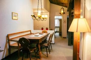 Fotografie z fotogalerie ubytování Charming Apartment with Alpine Ambiance v destinaci Gstaad