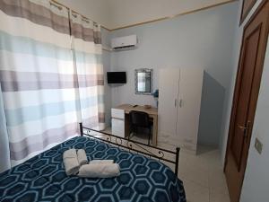 A bed or beds in a room at Casa Emanuele