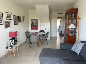 Posedenie v ubytovaní Penthouse in Albir with Sea Views, 100m from Beach