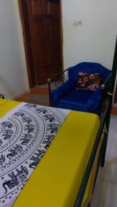 Een bed of bedden in een kamer bij Hôtel Blak and White de Toubab Dialao