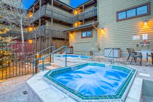 A piscina localizada em The Lodge at Steamboat ou nos arredores