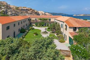 an aerial view of a house with a garden at Principe e Principessa della Cava - Case sul mare in La Maddalena