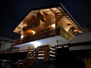 A balcony or terrace at Chalet L'Adret, 3,5 pièces dans les combles.