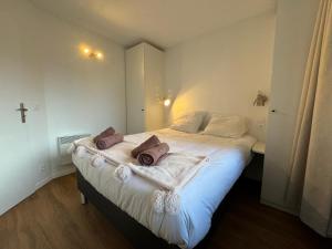 a bedroom with a bed with two pillows on it at RPP A115 - Skis aux pieds, 4 pers, 2 chambres in Tignes