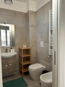 a bathroom with a toilet and a sink at Casa Vacanze Giglio Nola in Nola