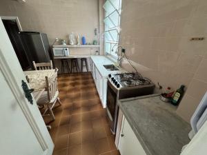 a kitchen with a stove and a sink in it at Apartamento em frente ao mar in Guarujá +3 photos