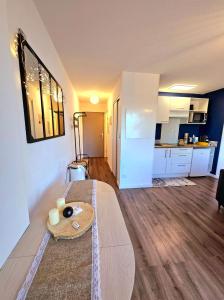 Kuchnia lub aneks kuchenny w obiekcie Appartement Résidentiel avec parking/Proche Centre