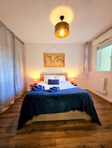 Łóżko lub łóżka w pokoju w obiekcie Appartement Résidentiel avec parking/Proche Centre