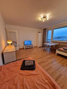 Ліжко або ліжка в номері Hafenblick Apartment - Central