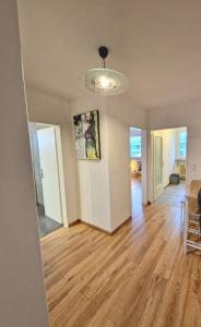 Зображення з фотогалереї помешкання Hafenblick Apartment - Central у місті Оффенбах +1 фото