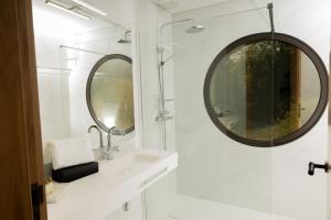 a bathroom with a sink and a mirror at QUINTA ALTO DO RIO in Cinfães +27 photos