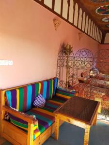 Posezení v ubytování Riad Bouchahoud Hotel in Telouet
