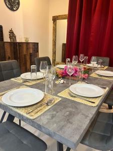 Khu vực ghế ngồi tại Nayuha Buildings Apt B2