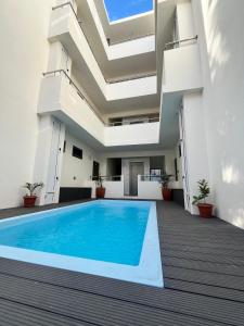 Bazén v ubytování Nayuha Buildings Apt B2 nebo v jeho okolí