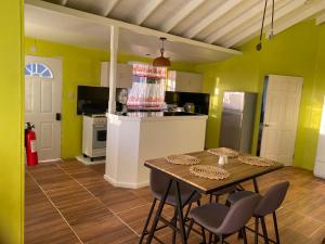 Kuchyň nebo kuchyňský kout v ubytování Simon says Grand View Villa + 26 fotografií