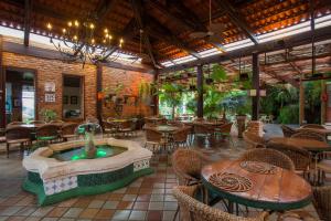 Um restaurante ou outro lugar para comer em Hotel de Lençois