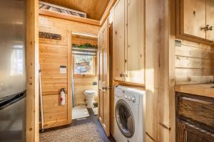 Foto sihtkohas Woodland Park asuva majutusasutuse Luxury Glamping Tiny Haven, Firepit & Grill galeriist