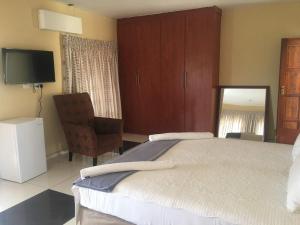 Un pat sau paturi într-o cameră la Rimique Boutique Hotel +2 fotografii