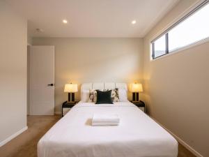 Imagen de la galería de Modern 5BR with Pool Scenic Views and Private Cinema, en Rochedale