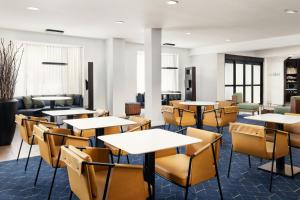 Posezení v ubytování Courtyard by Marriott Concord