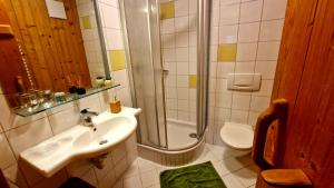 Koupelna v ubytování Sonnleit'n Zimmer 2 + 31 fotografií